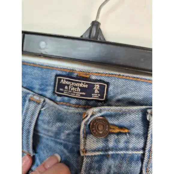 Abercrombie jeans Ultra High Rise Relaxed Mom Jeans Straight Seam - Picture 6 of 6